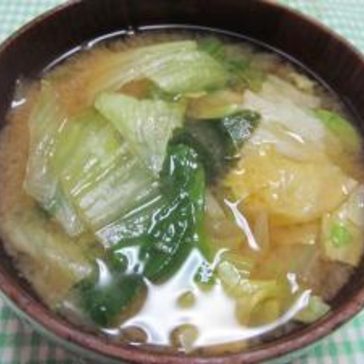 たっぷりレタスと、ほうれん草の、お味噌汁